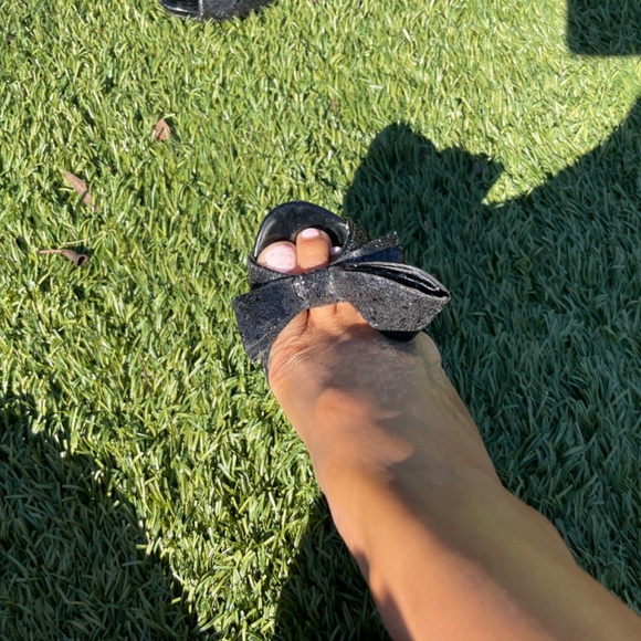 Shiny bow black pumps - Picture 4 of 4